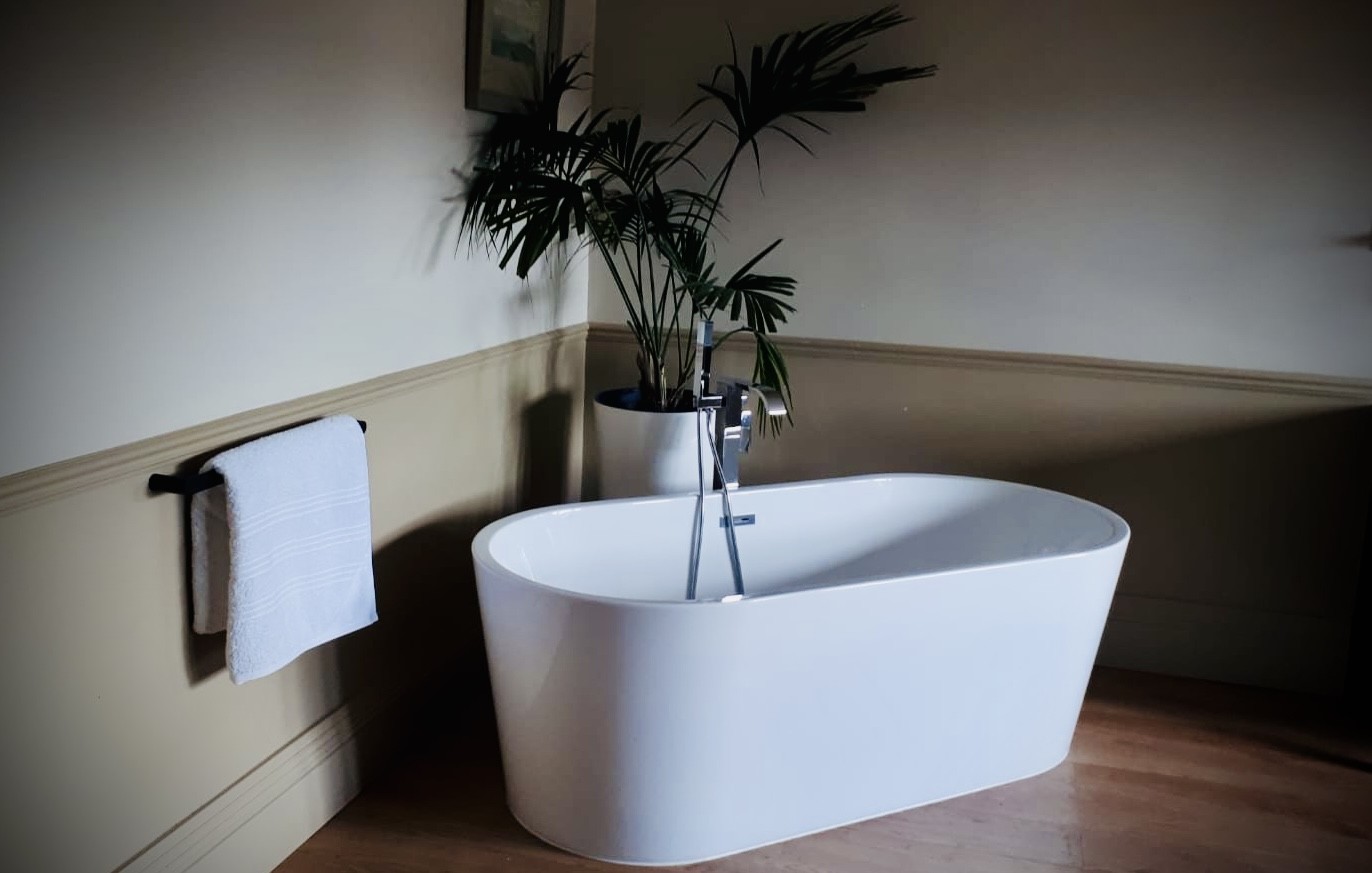Slate Suite Bath